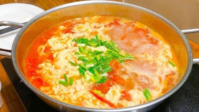 Nấu canh cà chua trứng bị tanh, trứng vón cục? Chỉ cần thêm 1 bước nhỏ, bát canh đẹp mắt như ngoài hàng