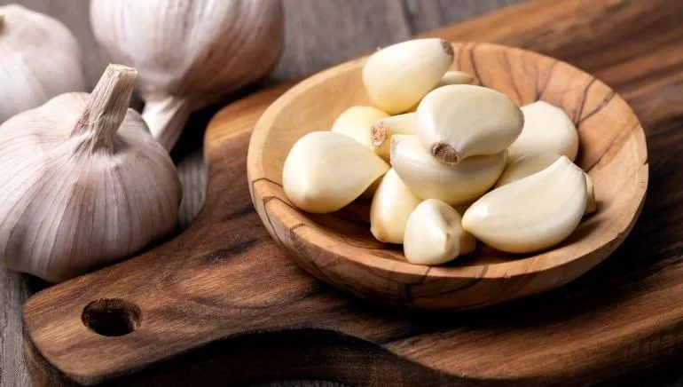 Đừng thấy tỏi đẹp là mua: 4 loại tỏi ngoài chợ tiểu thương cũng ít dùng, nhiều người vẫn chọn nhầm