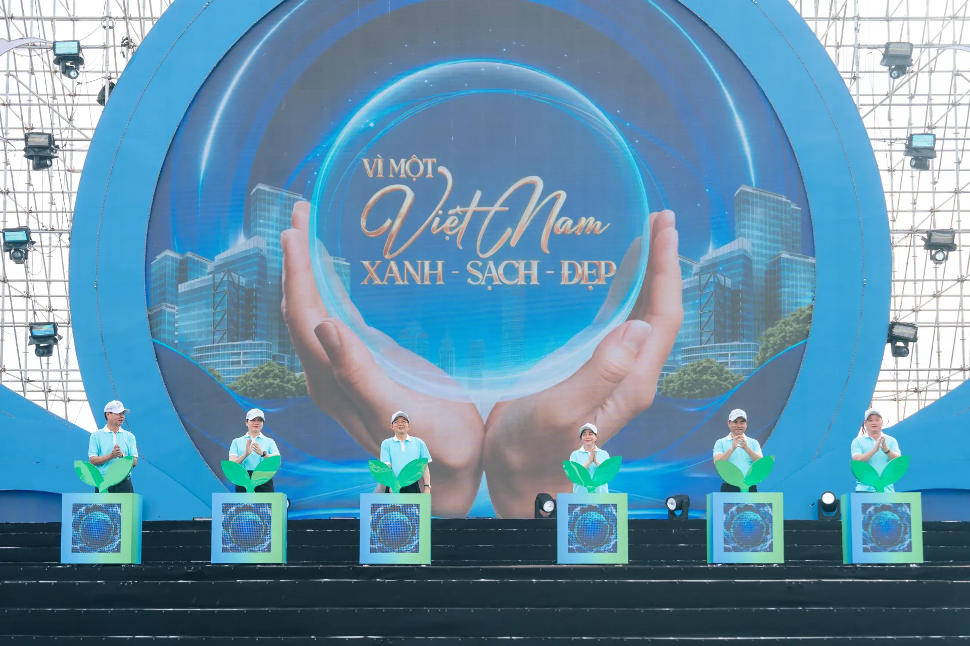 Phát động phong trào “Toàn dân chung tay bảo vệ môi trường, vì một Việt Nam xanh - sạch - đẹp”