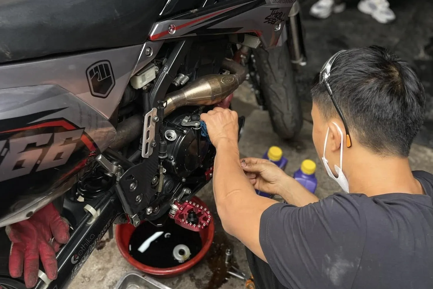 Không cần ra tiệm thường xuyên: Những hạng mục xe máy bạn hoàn toàn có thể tự bảo dưỡng tại nhà