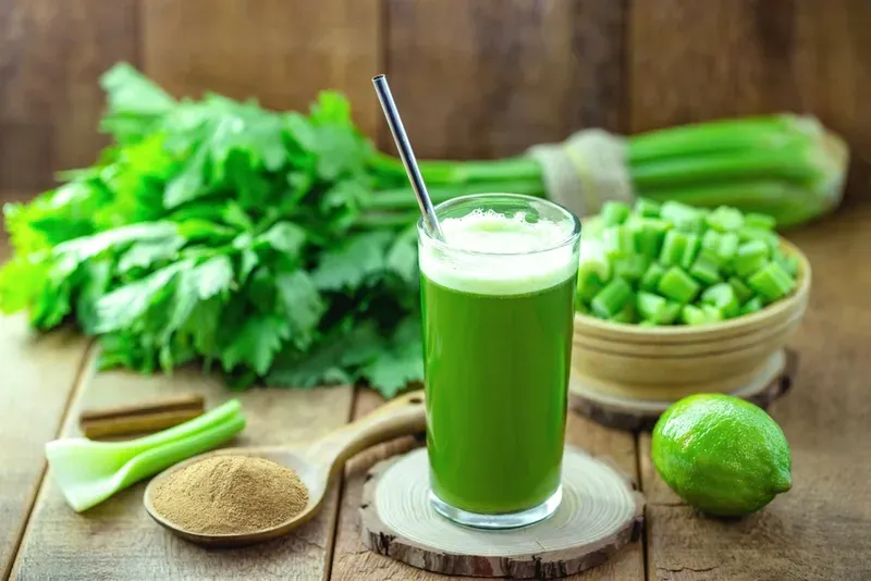 Uống nước ép cần tây mỗi ngày có thực sự tốt? 3 nhóm người nên thận trọng trước khi sử dụng