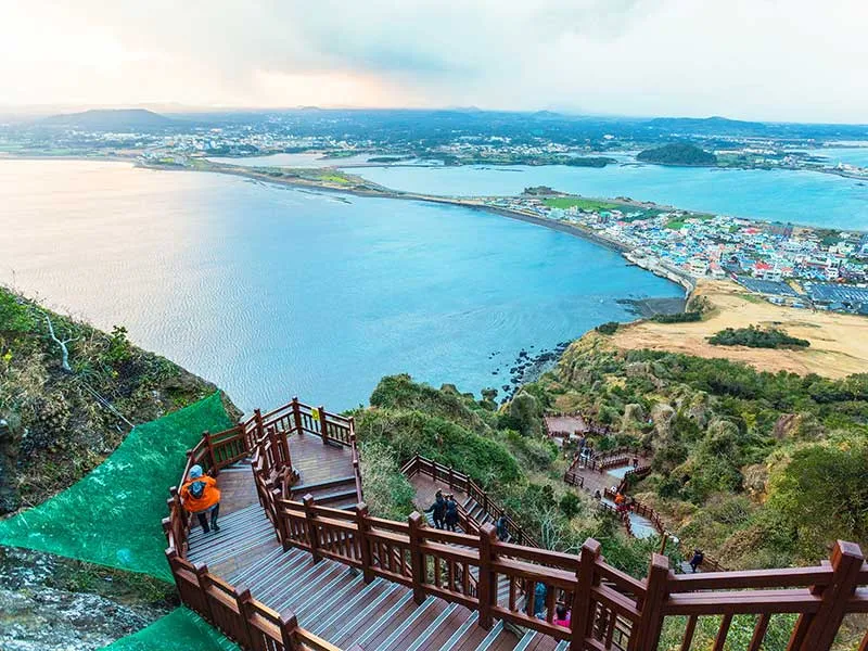 Du lịch hè 2026: Muốn đi nước ngoài vừa tiết kiệm vừa trọn vẹn, đừng bỏ qua những bí quyết này