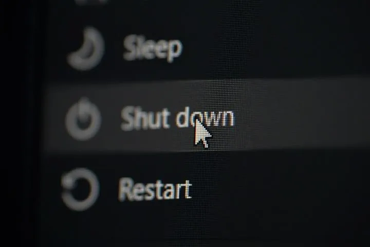 Shutdown hay Sleep: Thói quen tưởng nhỏ nhưng có thể ảnh hưởng tuổi thọ máy tính