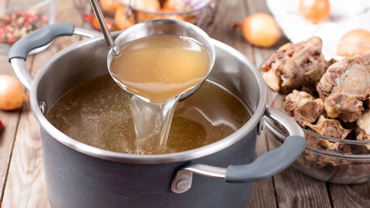 Nhiều người hầm xương cả tiếng vẫn không ngọt: Hóa ra sai ngay ở bước này