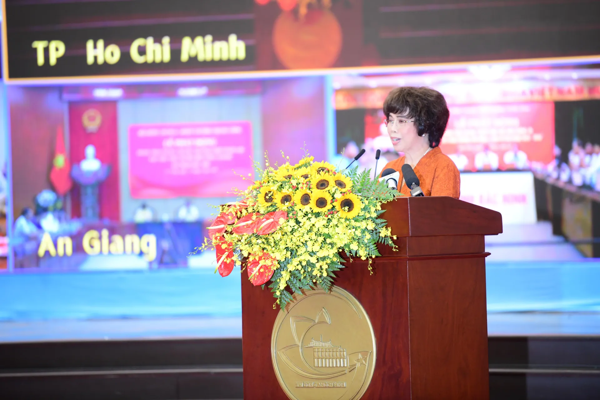 Anh hùng Lao động Thái Hương: Tăng trưởng hai con số phải bắt đầu