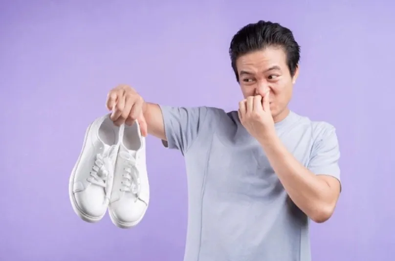 Giày bốc mùi mùa hè? 6 mẹo đơn giản từ nguyên liệu có sẵn trong nhà giúp khử mùi hiệu quả