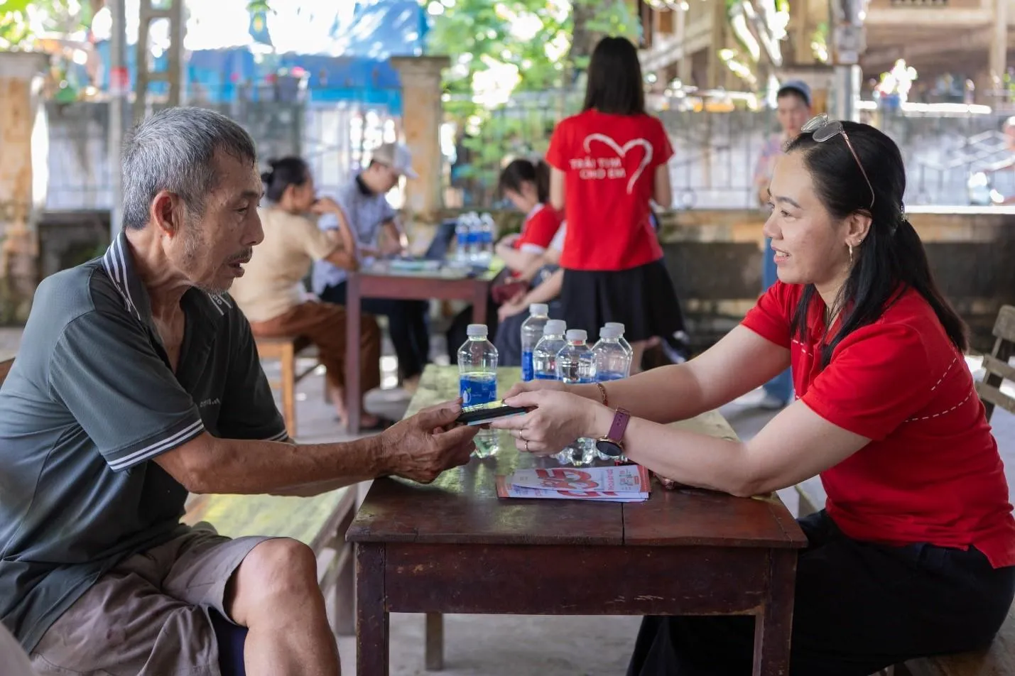 Nhà mạng tăng tốc, hỗ trợ 5 triệu khách hàng trước ngày 15/6