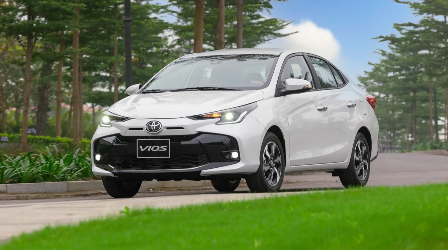5 mẫu xe sedan cũ đáng xuống tiền nhất trong tầm giá 300 - 400 triệu đồng