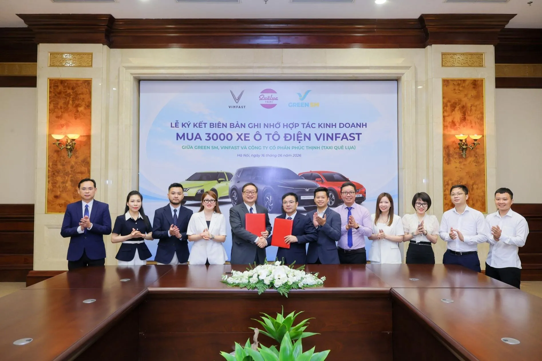 Taxi Quê Lụa tăng tốc chuyển đổi xanh, mua thêm 2.000 ô tô điện Vinfast thông qua Green SM