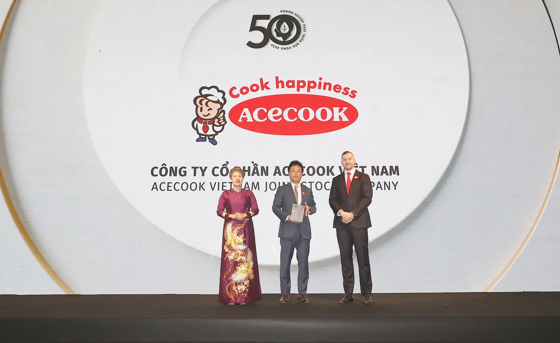Acecook Việt Nam tiếp tục được vinh danh vào 
Top 50 Doanh nghiệp Phát triển bền vững tiêu biểu Việt Nam 2026 nhờ nỗ lực giảm thiểu rác thải