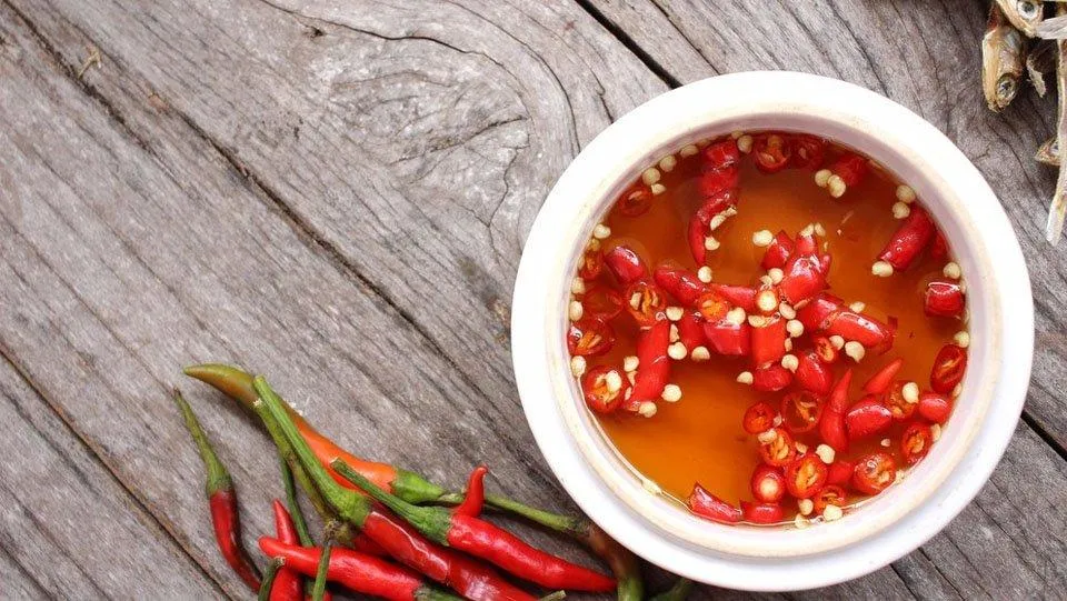 Nước mắm còn thừa sau bữa ăn có nên giữ lại? Nhiều gia đình đang làm sai mà không biết