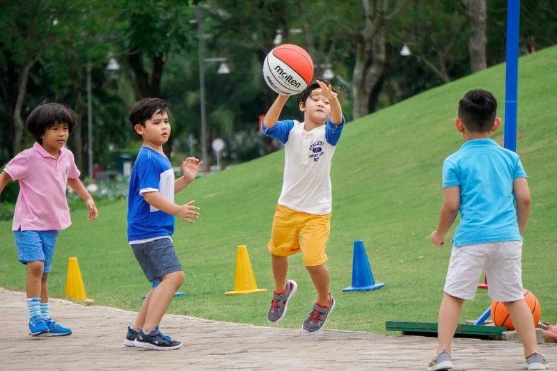 Trẻ vui hè với thiên nhiên, cha mẹ đừng quên 5 nguyên tắc ‘vàng’ bảo vệ sức khỏe