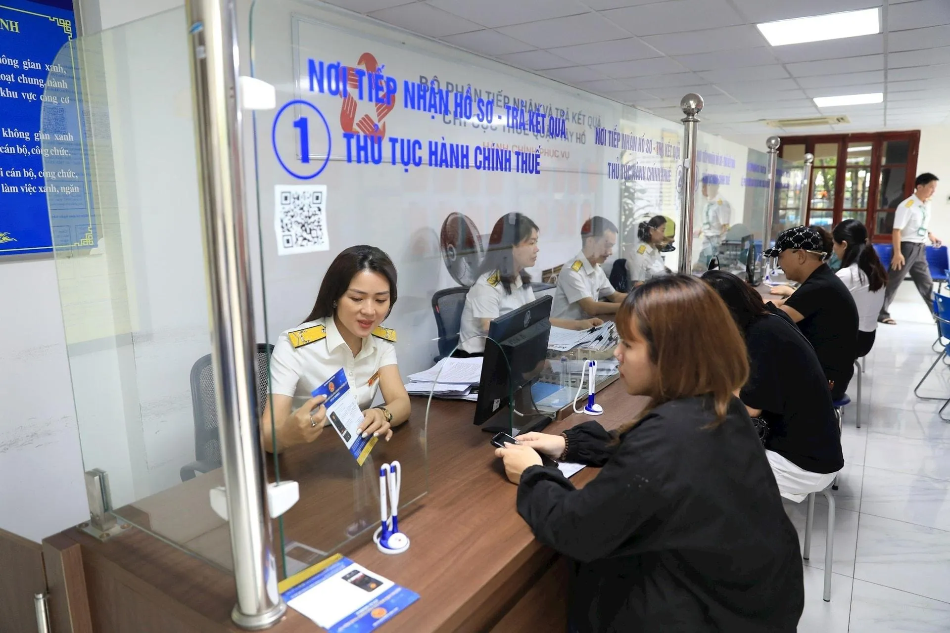 Người lao động chú ý: 10 khoản thu nhập phải nộp thuế và 21 khoản được miễn từ tháng 7