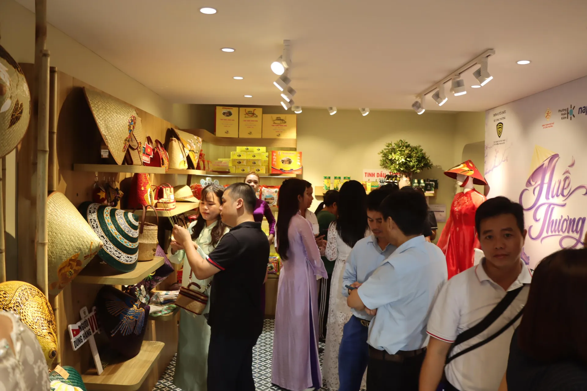 Đặc sản Huế hội tụ tại Hà Nội, thêm lựa chọn cho người tiêu dùng Thủ đô