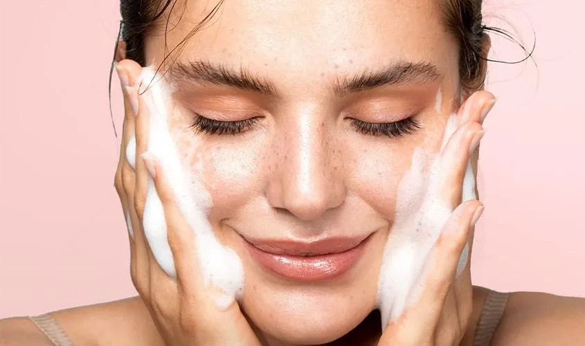 4 sai lầm khiến mụn đầu đen 'cứng đầu' mãi không hết, nhiều người chăm da mỗi ngày vẫn mắc