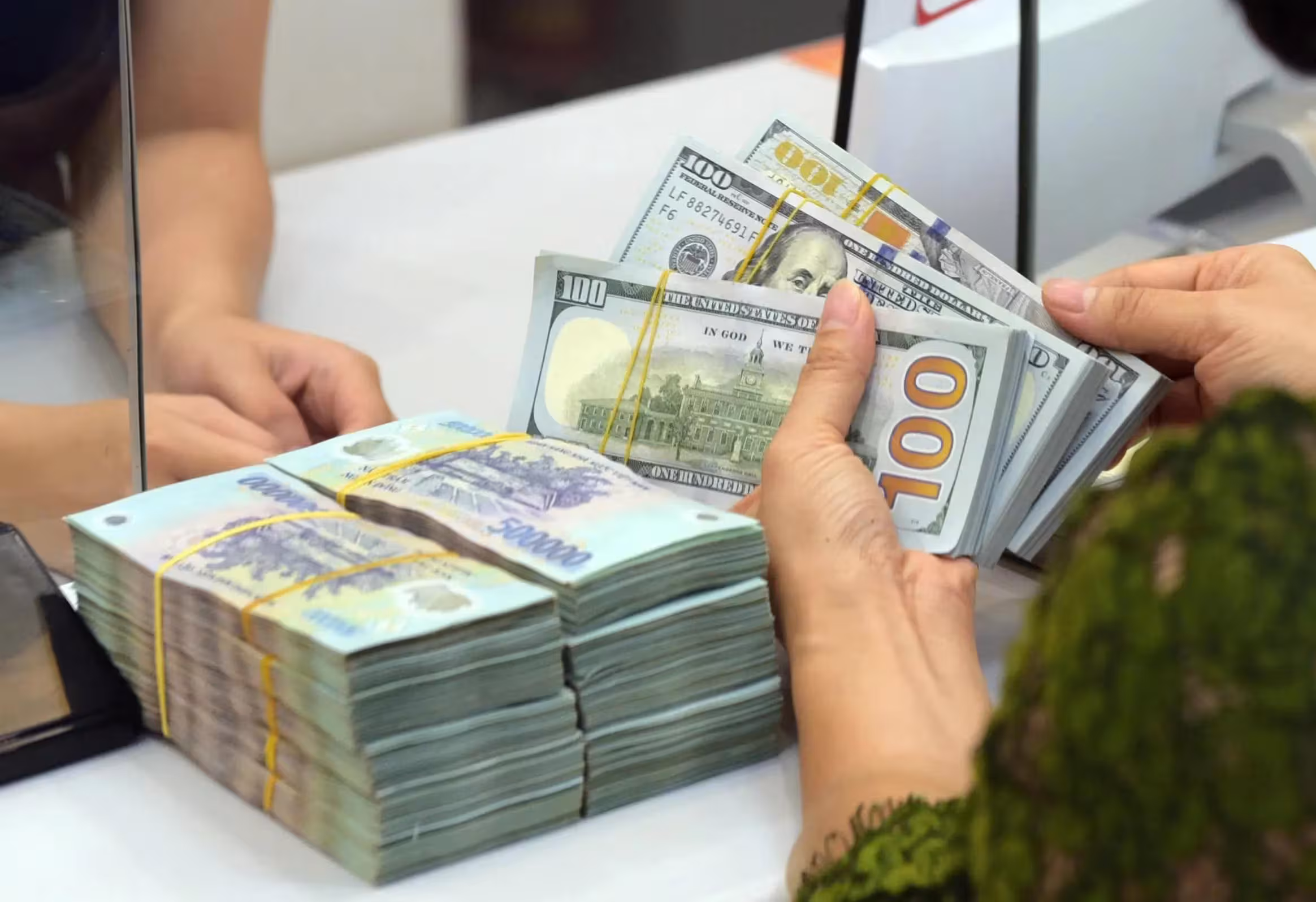 Ngân hàng Nhà nước phát cảnh báo về ngoại tệ giả: Người dân tuyệt đối tránh giao dịch theo cách này
