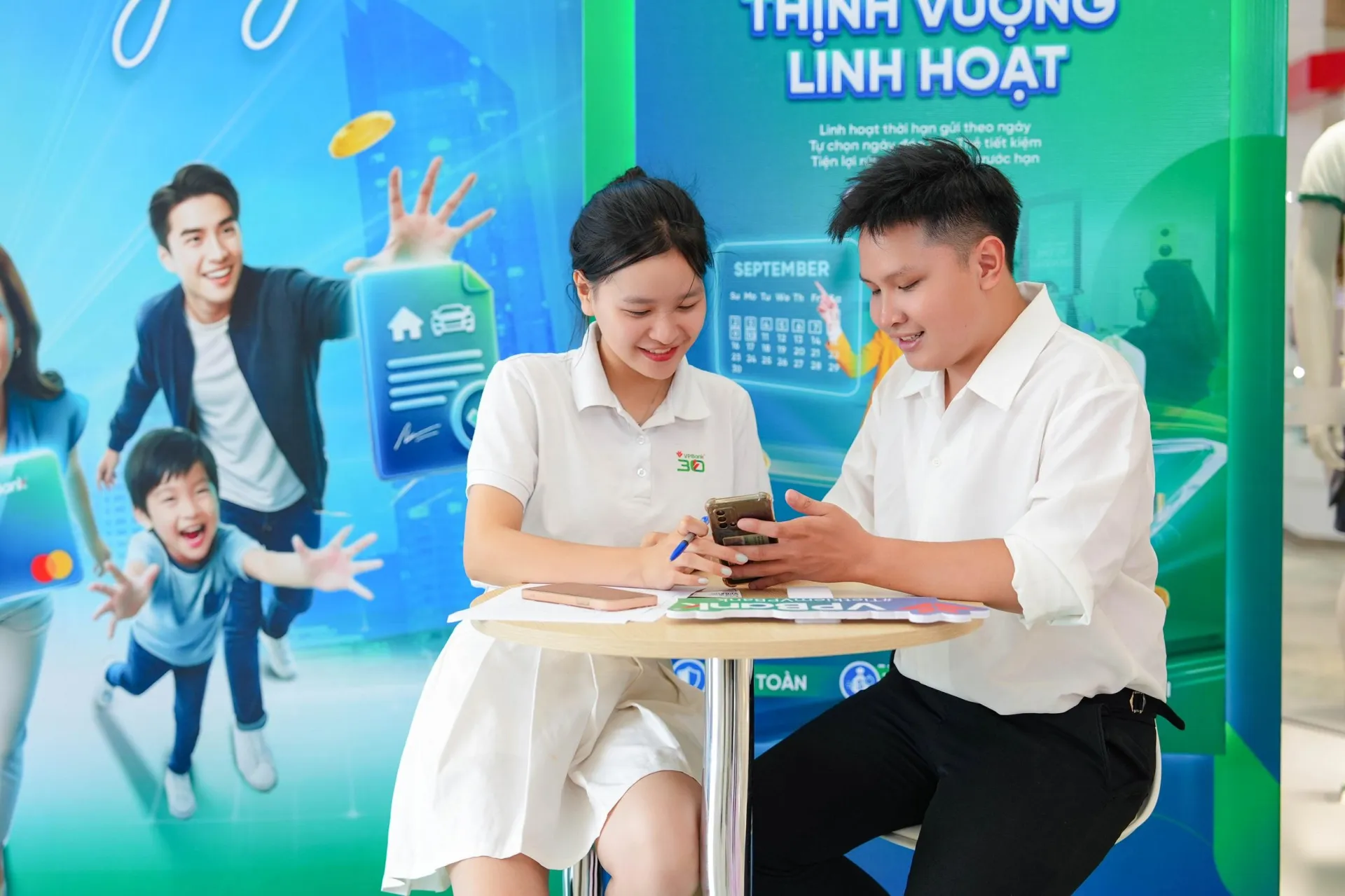 Làn sóng trải nghiệm tài chính độc đáo “VPBank tới rồi, mở 'lời' ngay thôi”
