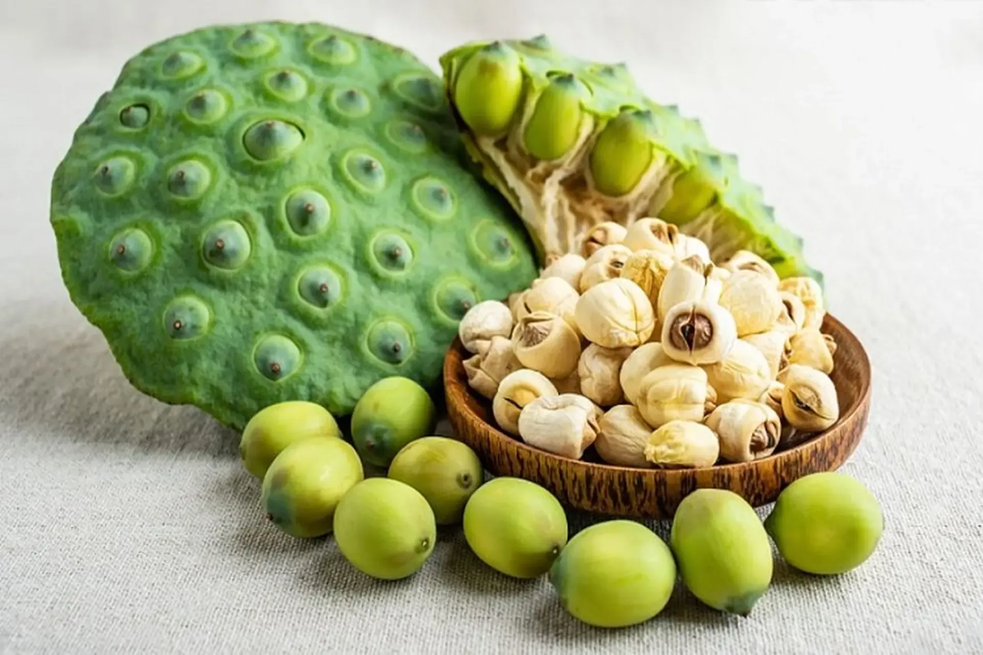 Hạt sen tươi hay hạt sen khô bổ dưỡng hơn?