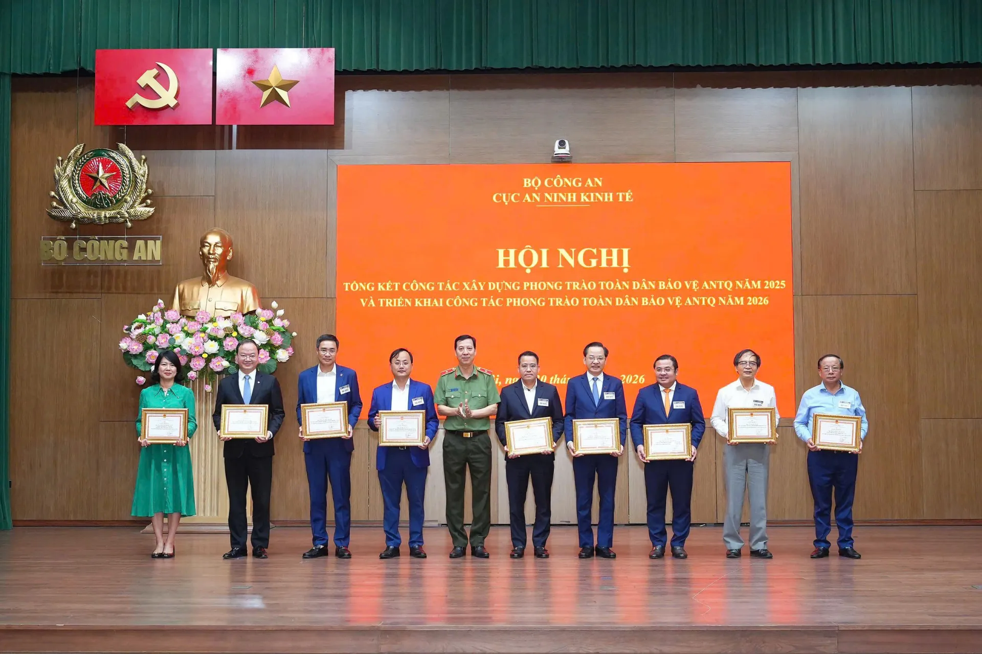 Vinachem được Cục An ninh kinh tế, Bộ Công an khen thưởng trong phong trào toàn dân bảo vệ an ninh Tổ quốc