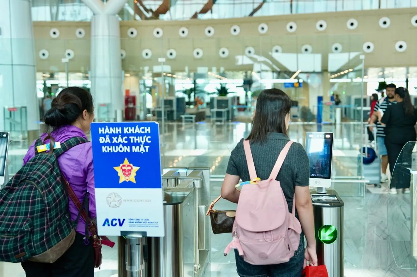 Làm thủ tục lên máy bay chỉ mất vài phút: 3 cách check-in không cần giấy tờ bạn nên biết