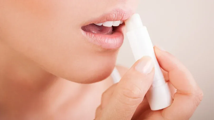 Bí quyết chăm sóc môi sau phun xăm để môi nhanh hồi phục, lên màu đẹp và bền lâu