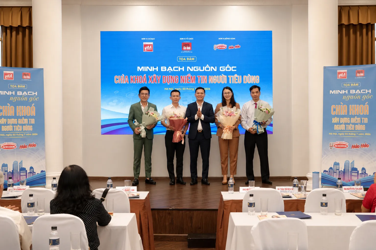 Từ 'hãy tin' đến 'hãy xem': Cuộc chuyển mình trong cách doanh nghiệp xây dựng niềm tin