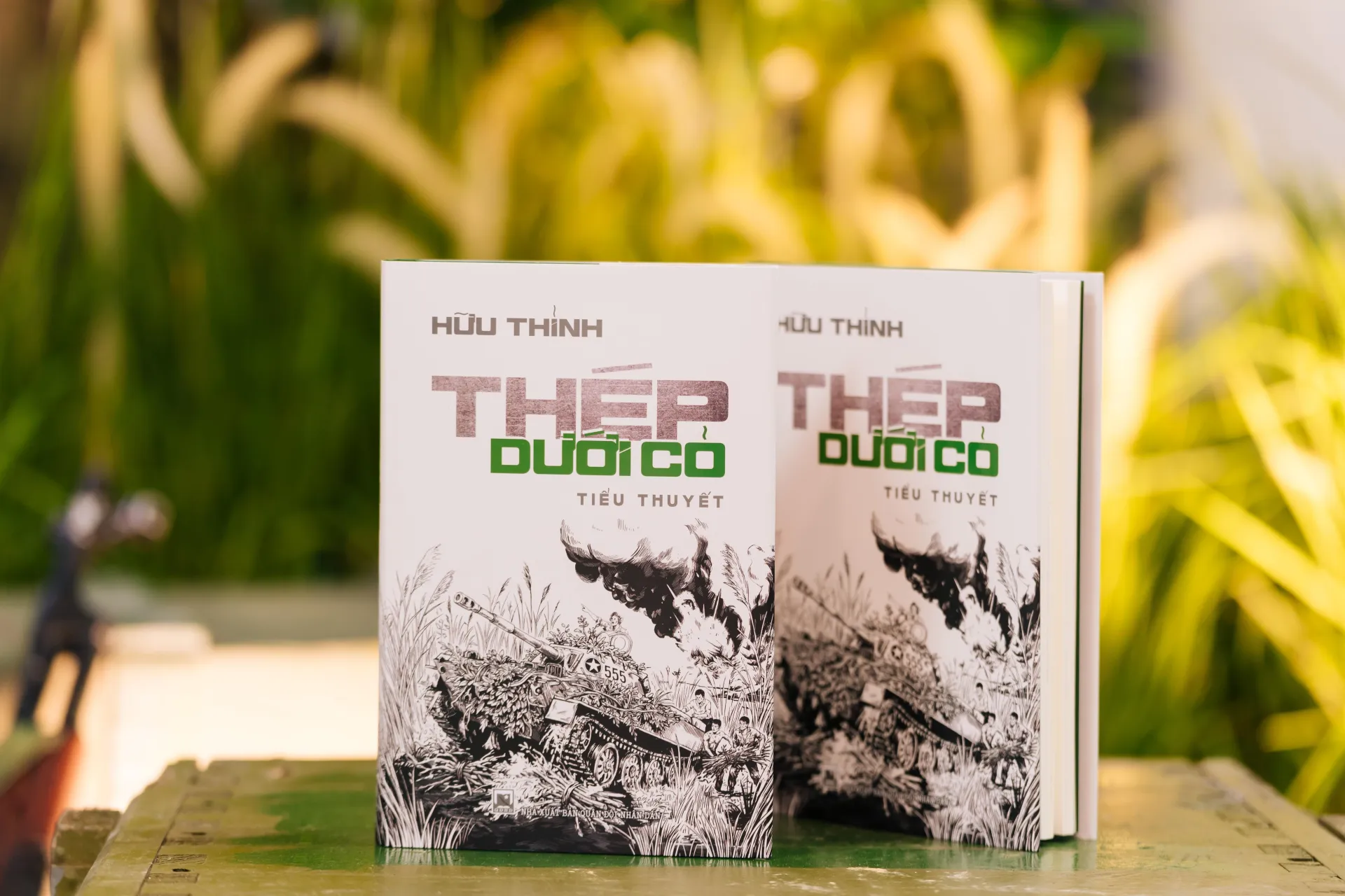Nhà thơ Hữu Thỉnh ra mắt tiểu thuyết “Thép dưới cỏ”
