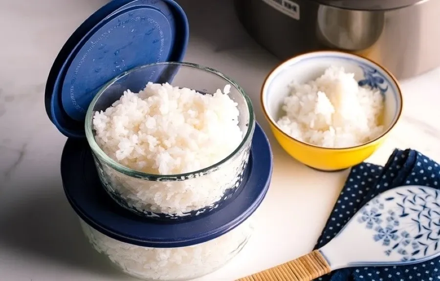 Nhiều gia đình vẫn để cơm nguội qua đêm theo cách này mà không biết đang tăng nguy cơ mất an toàn thực phẩm
