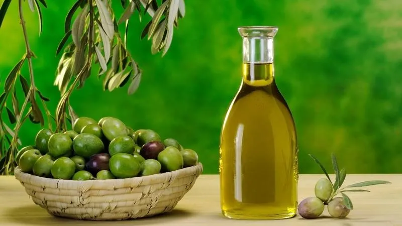 Nên chọn dầu ô liu nguyên chất hay tinh luyện để nấu ăn mỗi ngày?