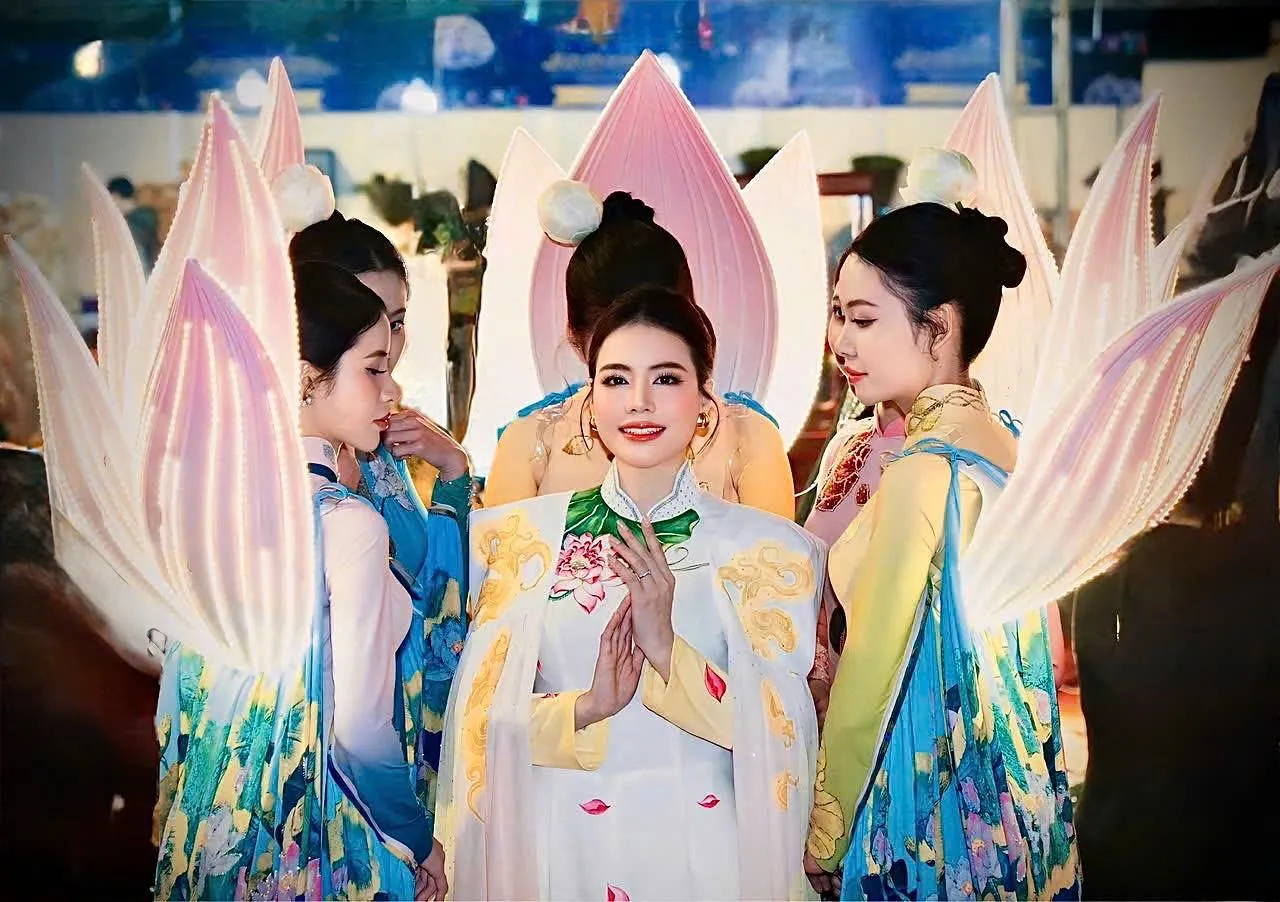 Bộ sưu tập 'Hoa Hà Nội' của NTK Thoa Trần sẽ ra mắt tại Global Fashion Week All Stars 2026