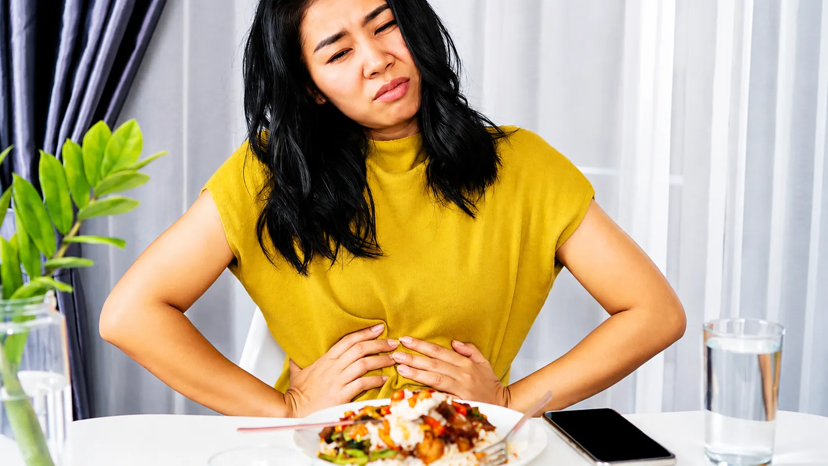 7 thói quen ăn uống mùa hè làm tăng gánh nặng cho hệ tiêu hóa, nhiều người vẫn mắc
