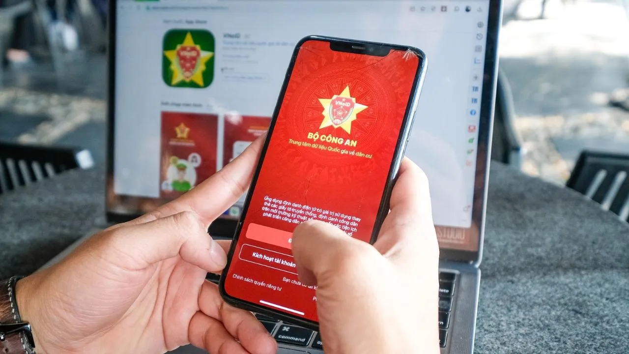 Người dùng ứng dụng VNeID sắp được miễn giảm hàng loạt lệ phí, ai cũng nên kiểm tra ngay