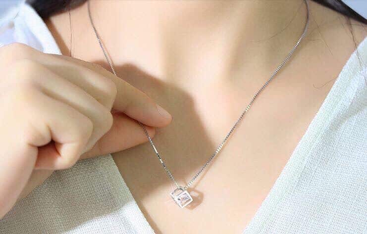 Nếu thường xuyên đeo vòng bạc, đừng bỏ qua 4 lưu ý quan trọng này