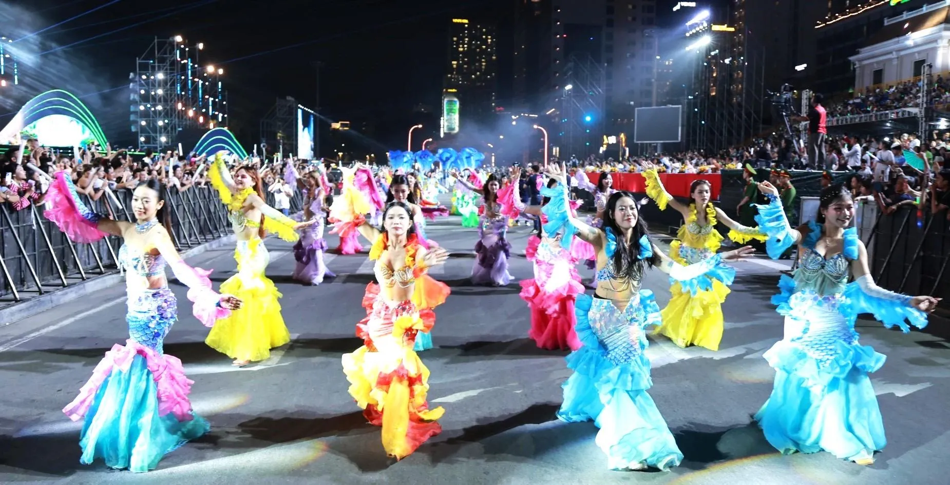 {Photo} Đêm hội Carnival Nha Trang - Khát vọng của biển