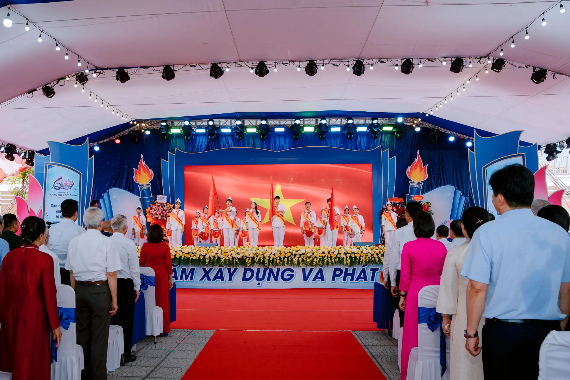 Khi Quốc kỳ được kéo lên và Quốc ca vang lên, là dịp để ôn lại những giá trị lịch sử, truyền thống yêu nước, tinh thần đoàn kết và lòng biết ơn đối với các anh hùng, liệt sĩ đã hy sinh vì Tổ quốc.