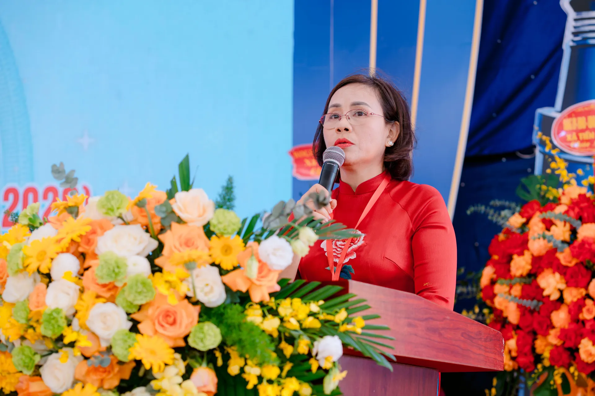 Cô Nguyễn Thị Lan - Hiệu trưởng Trường THCS Tiến Thịnh đã phát biểu khai mạc, thay mặt lãnh đạo nhà trường ôn lại hành trình 60 năm đầy tự hào và bày tỏ lòng biết ơn các thế hệ cán bộ, giáo viên, học sinh và khẳng định quyết tâm tiếp tục đổi mới, nâng cao chất lượng giáo dục trong giai đoạn mới.