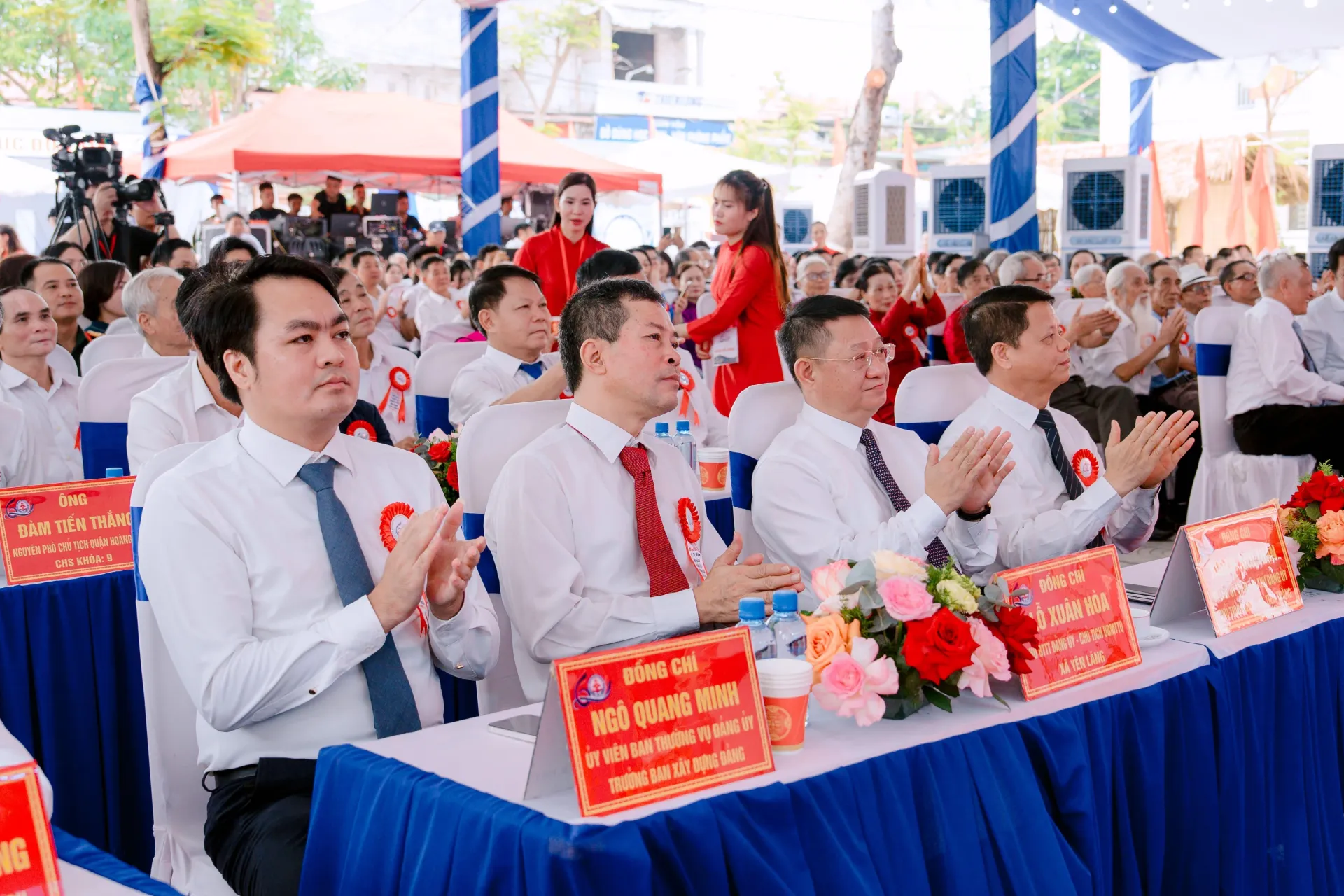 Các đồng chí Lãnh đạo thành phố và chính quyền địa phương về tham dự chương trình 