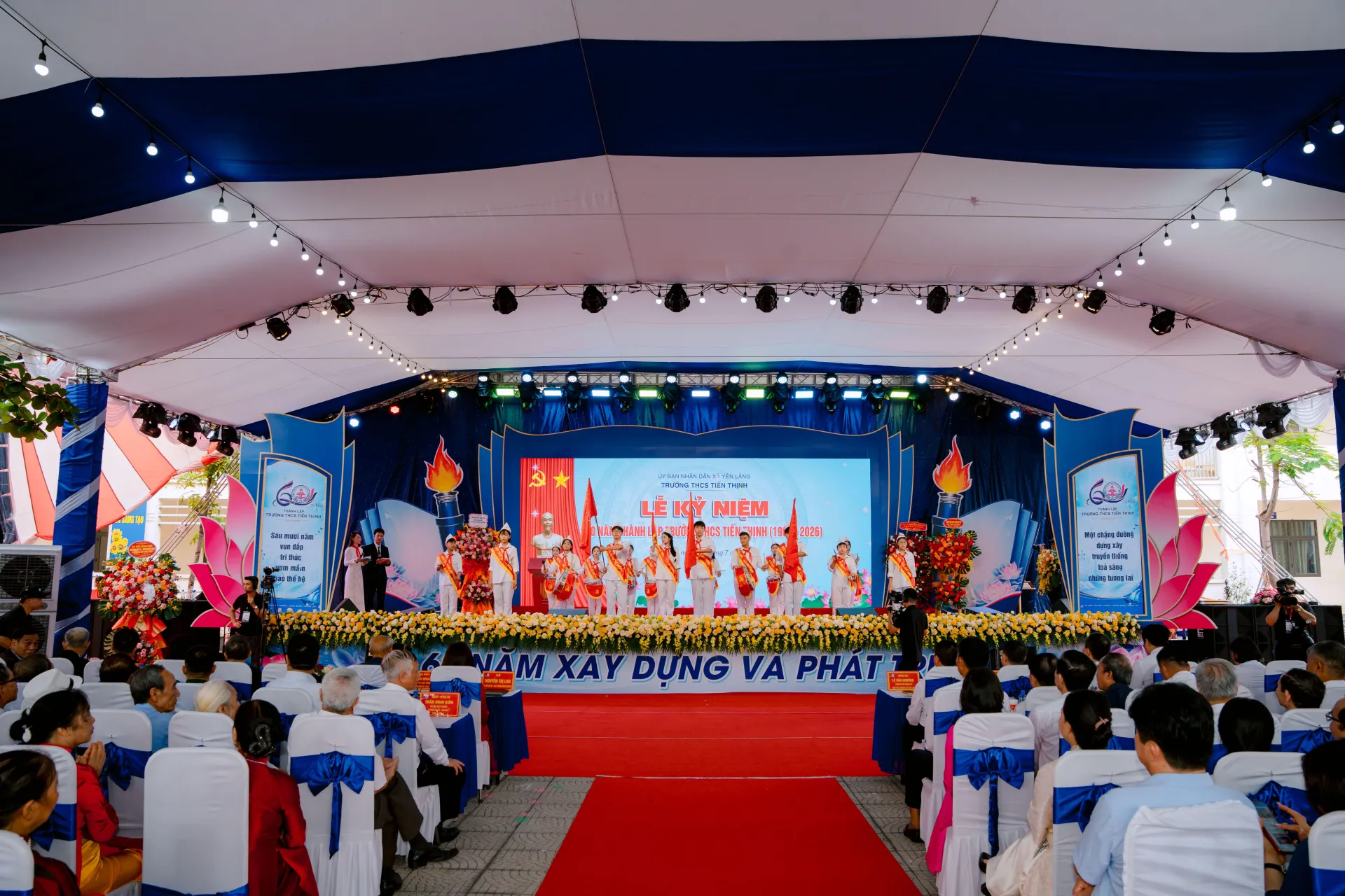 Nghi thức chào đón đại biểu, chào mừng chương trình trang nghiêm mở đầu buổi lễ như lời nhắc nhở về trách nhiệm gìn giữ và phát huy những giá trị mà các thế hệ đi trước đã dày công vun đắp.