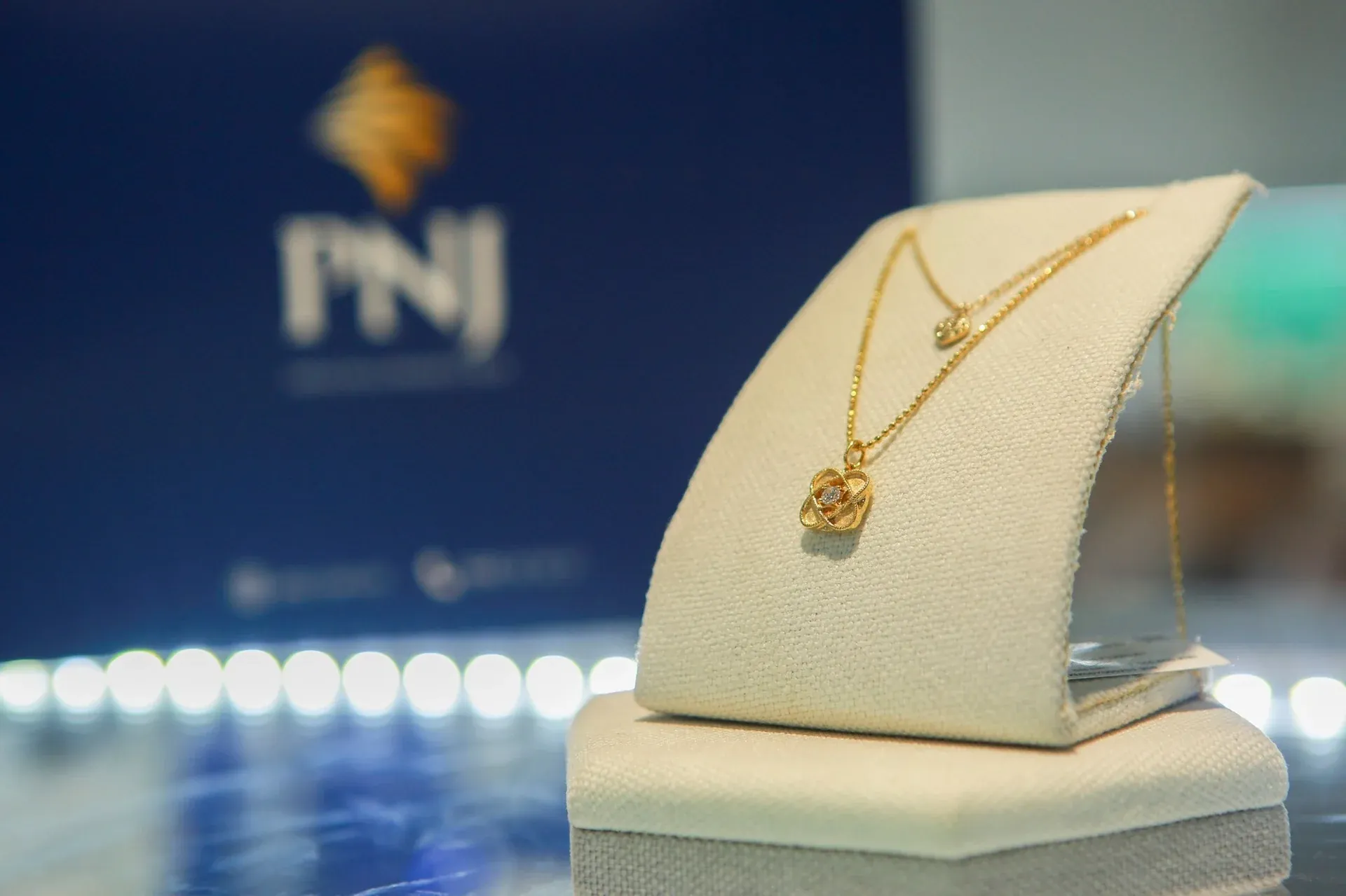 PNJ vay gần 2.900 tỷ đồng từ 7 ngân hàng trong quý I, áp lực dòng tiền ra sao khi mua lại sản phẩm số lượng lớn?