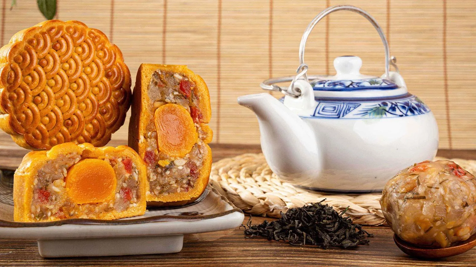 Mùa trăng cận kề: 7 mẹo chọn bánh Trung thu ngon, hạn chế chất bảo quản ai cũng nên biết