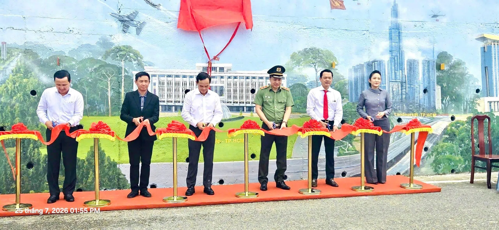 Khánh thành công trình bích họa Việt Nam tươi đẹp thứ 22