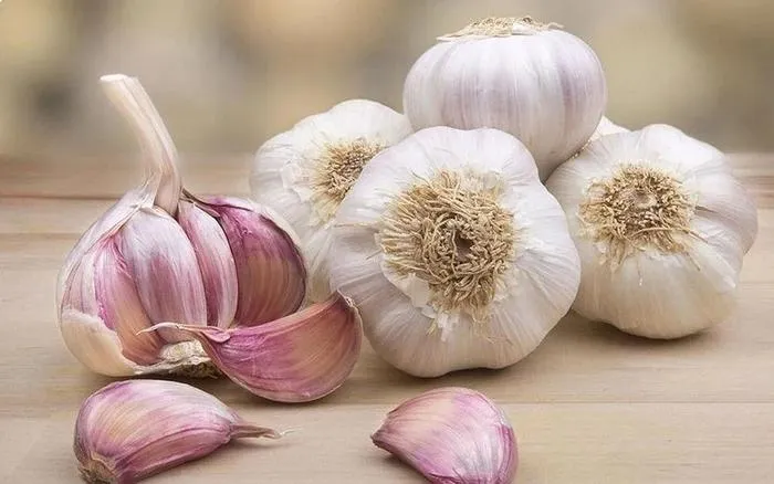 Hành, tỏi màu trắng hay tím: Loại nào thơm, bổ và đáng mua hơn?