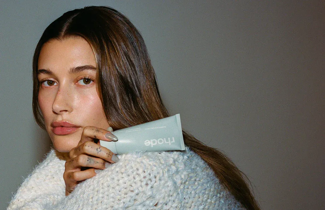 Chỉ vài sản phẩm vẫn tạo nên thương hiệu tỷ đô: Rhode của Hailey Bieber đã làm gì?