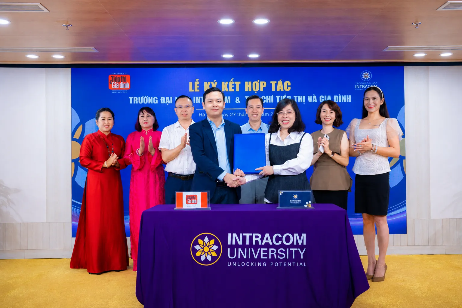 Tạp chí Tiếp thị & Gia đình và Đại học Intracom ký kết hợp tác truyền thông
