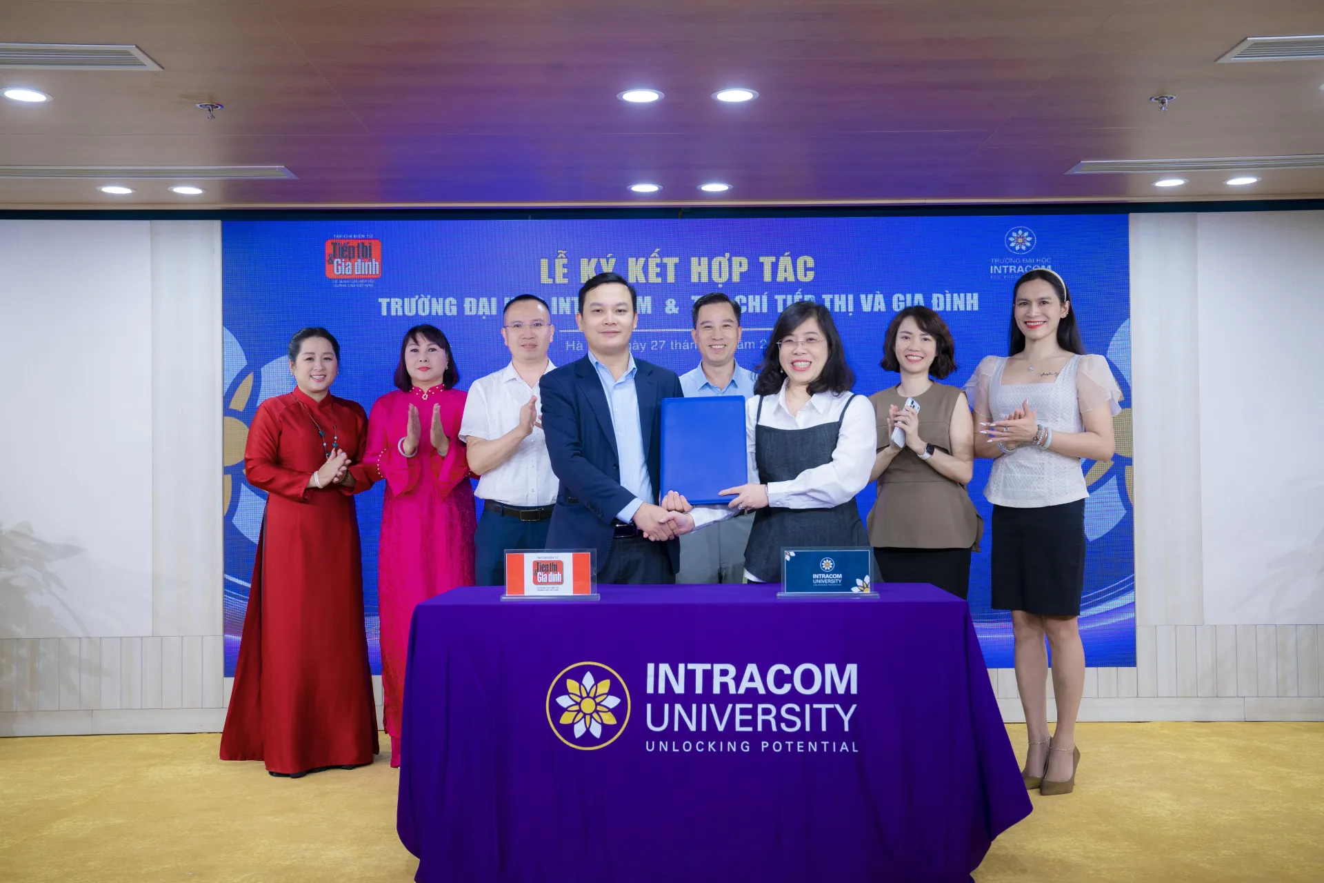 Tạp chí Tiếp thị & Gia đình và Đại học Intracom ký kết hợp tác truyền thông