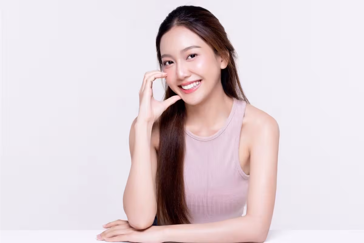 Chỉ mất 10 phút mỗi sáng: 3 bước trang điểm đơn giản giúp diện mạo chị em công sở rạng rỡ cả ngày