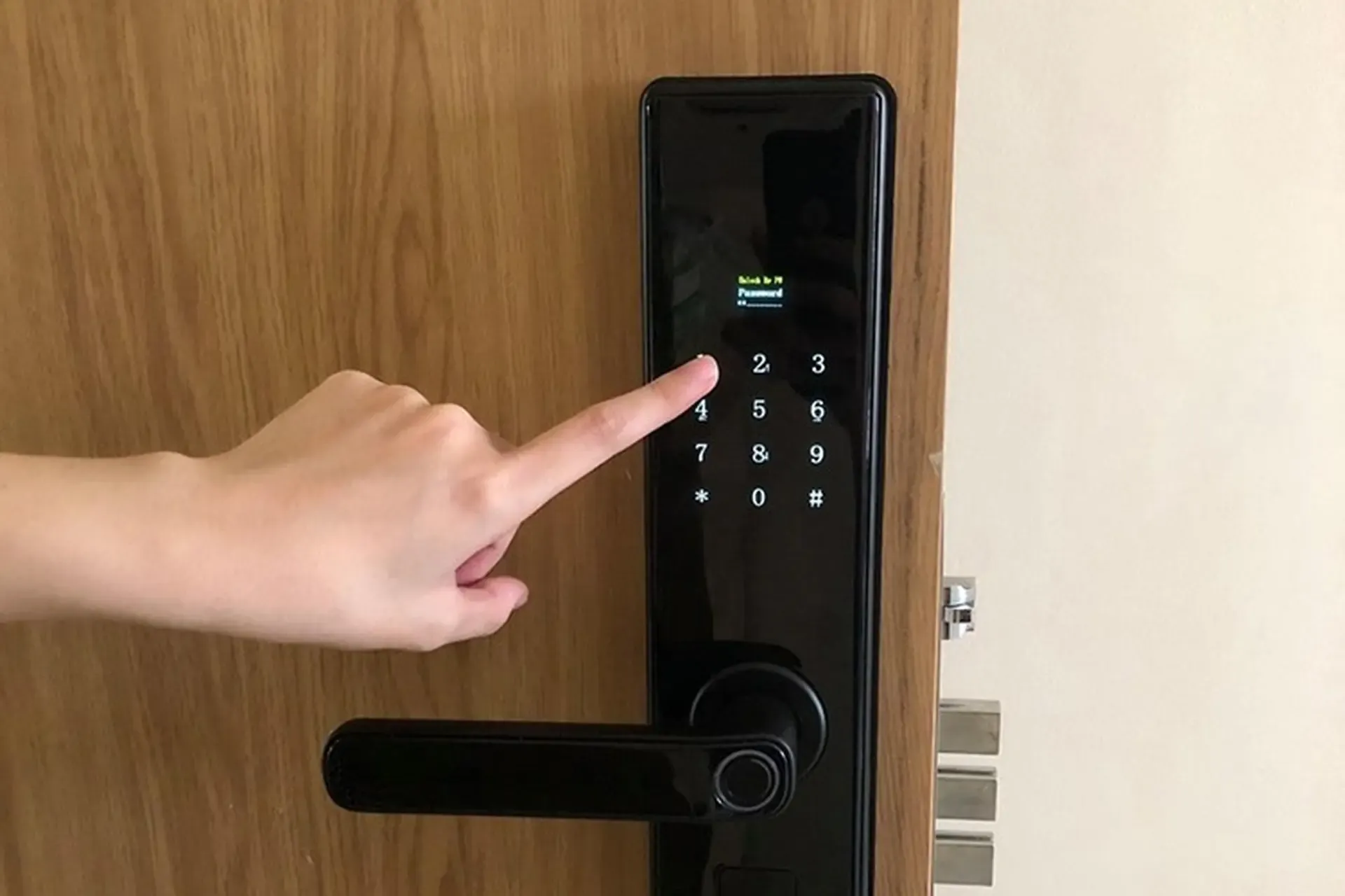 Muốn lắp khóa vân tay: Đừng vội xuống tiền nếu chưa biết 7 điều quan trọng này