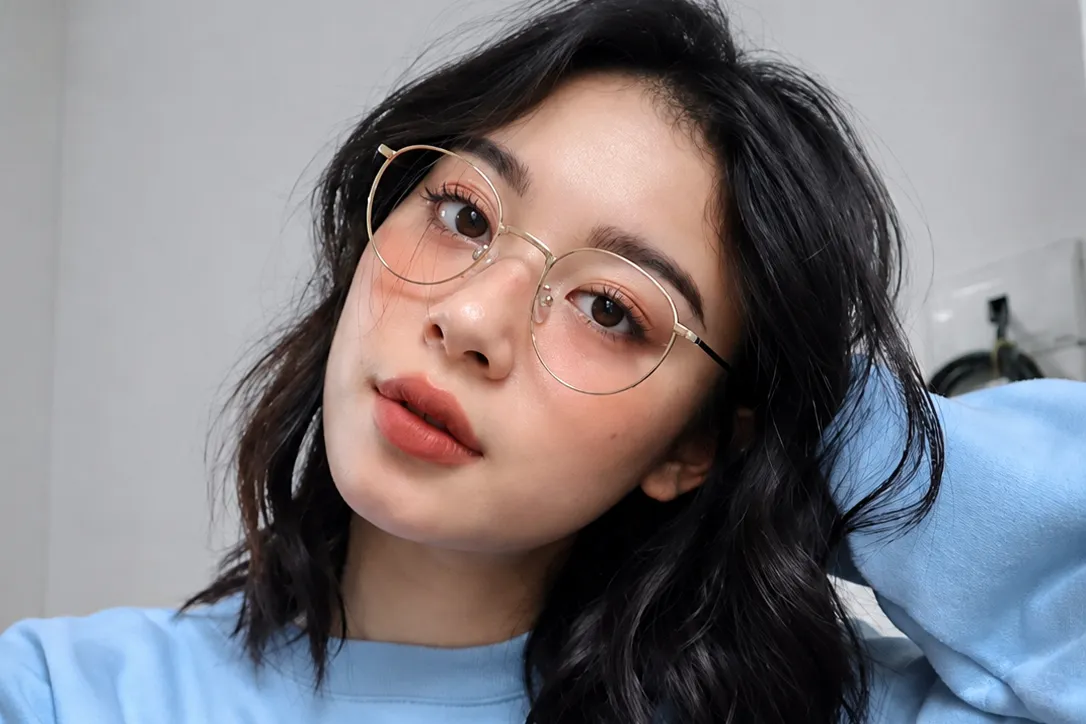 Bí quyết chọn gọng kính chuẩn như stylist: Phù hợp từng dáng mặt, đeo lên là sang
