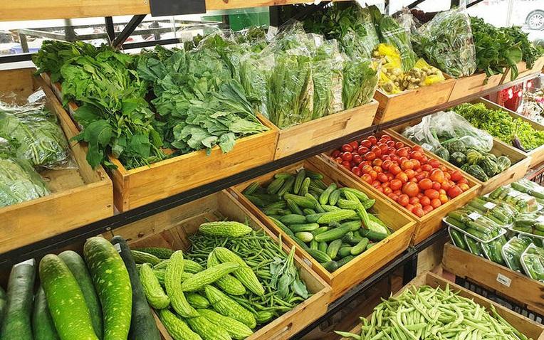 Nhiều người mua rau chỉ nhìn màu lá, người có kinh nghiệm lại xem 3 dấu hiệu này