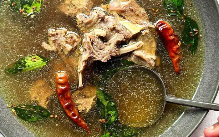 4 thói quen khi hầm xương khiến nước canh đục, kém ngọt mà nhiều người vẫn mắc